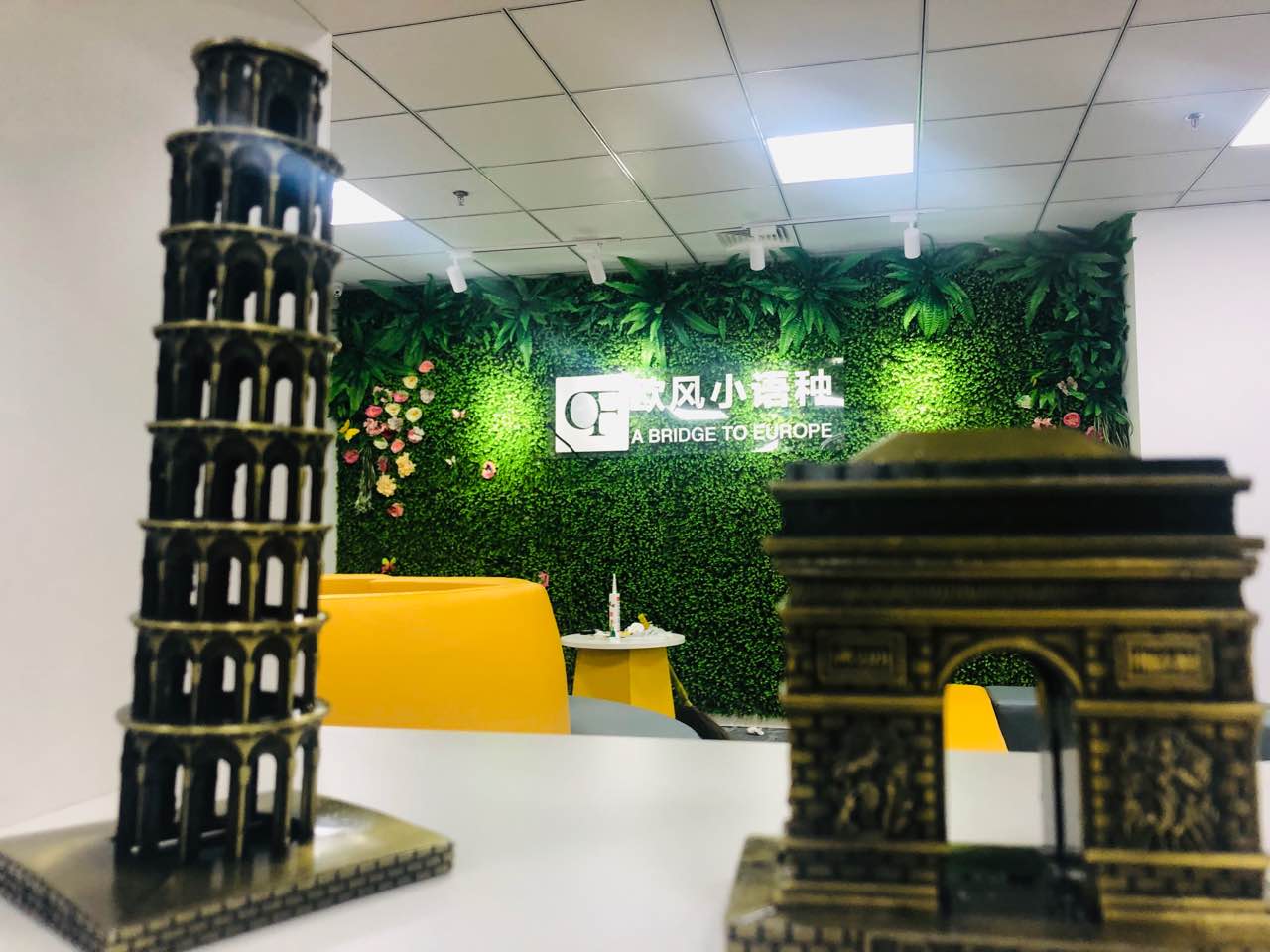 青岛西班牙语培训哪家好？西语线上线下小班教学，周末晚班试听一对一，市南崂山黄岛城阳多校区